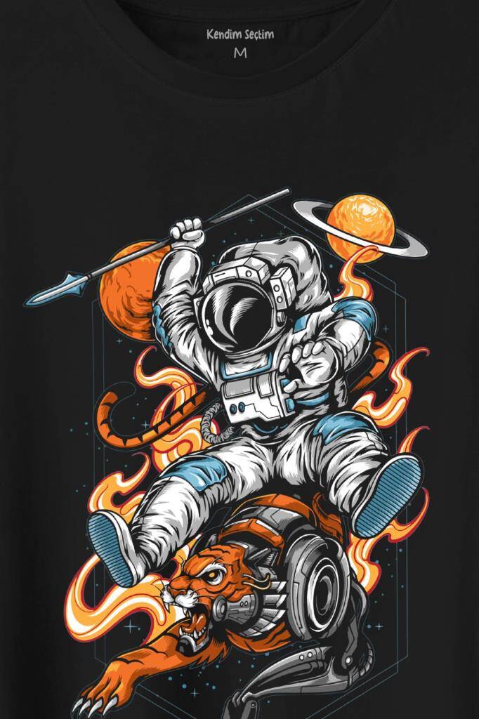 Aslan Üstünde Mızraklı Savaşçı Astronot Uzay Baskılı Siyah Tişört Unisex (1)