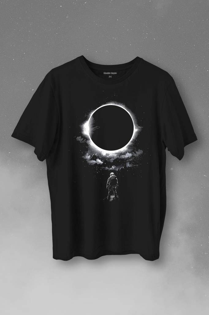 Ay Üzerinde Kara Delik Dünyaya Bakan Astronot Cosmos Baskılı Tişört Unisex