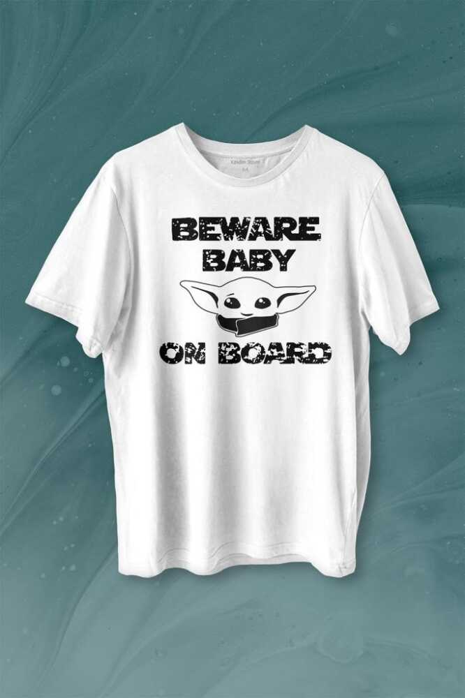 Baby Yoda Star Wars Mandalorian Beware Baby On Board Baskılı Beyaz Tişört Unisex