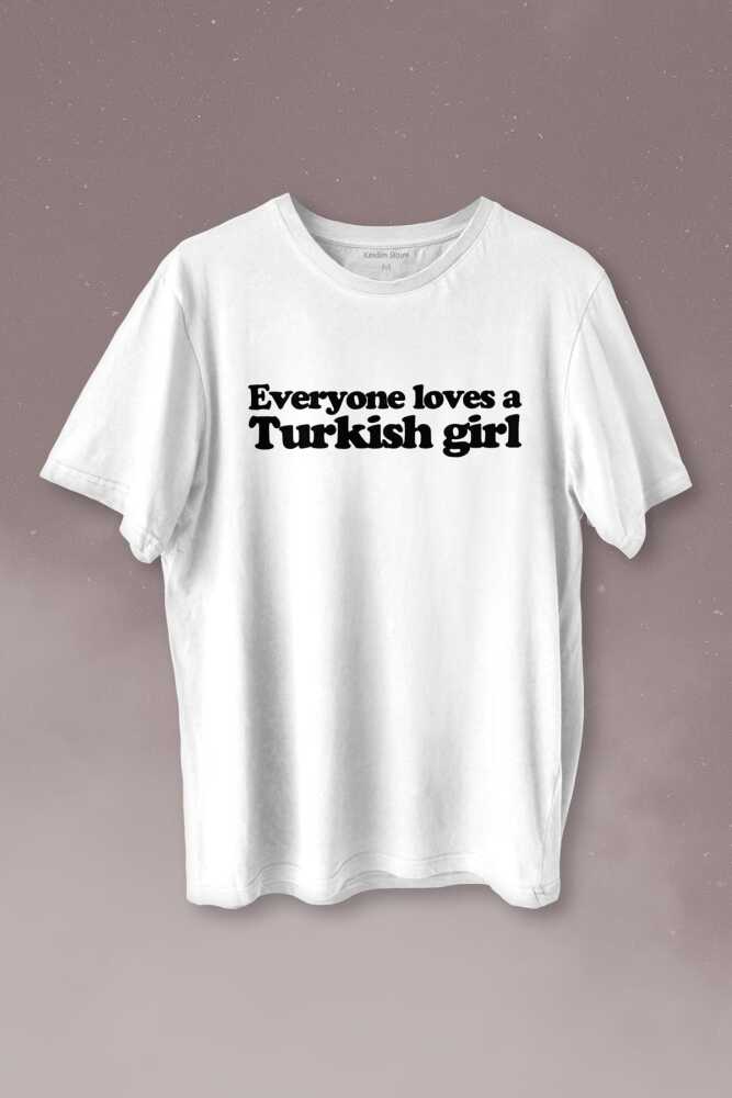 Everyone Loves A Turkish Girl Baskılı Beyaz Kadın Tişört
