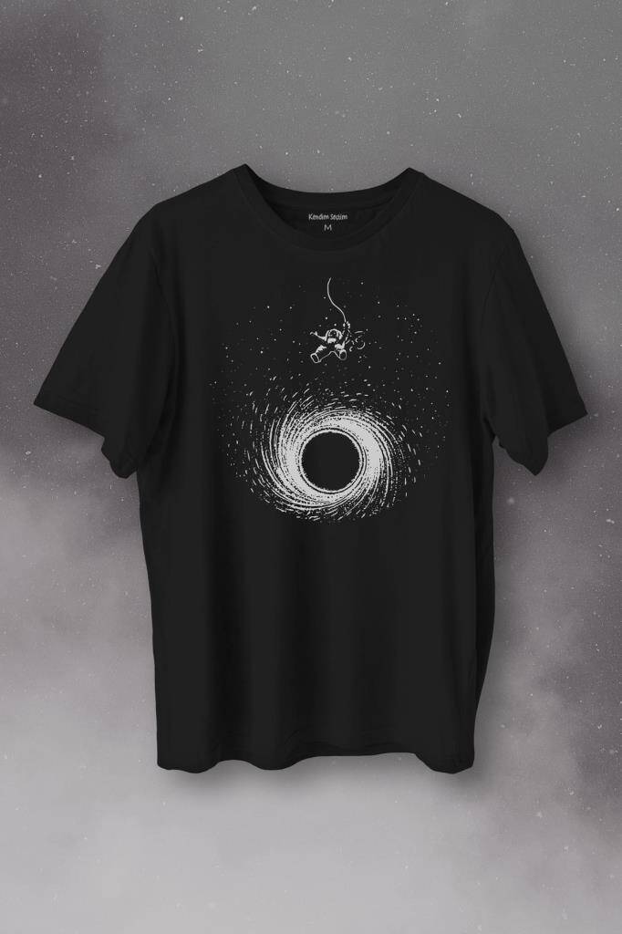 Kara Delik Üstünde Salınan Astronot Uzay Baskılı Tişört Unisex