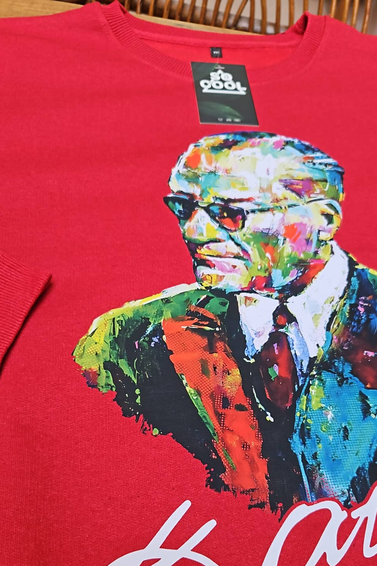 Karizma Gözlüklü Gazi Mustafa Kemal Atatürk Portresi Ata Baskılı Kırmızı Sweatshirt - 3