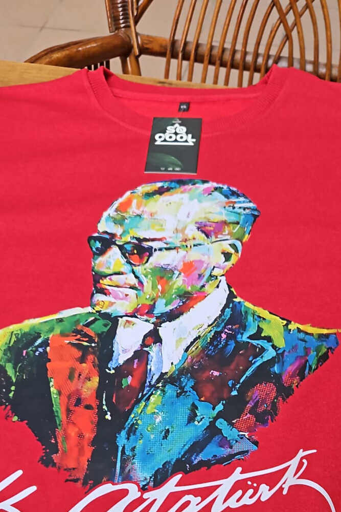 Karizma Gözlüklü Gazi Mustafa Kemal Atatürk Portresi Ata Baskılı Kırmızı Sweatshirt - 4