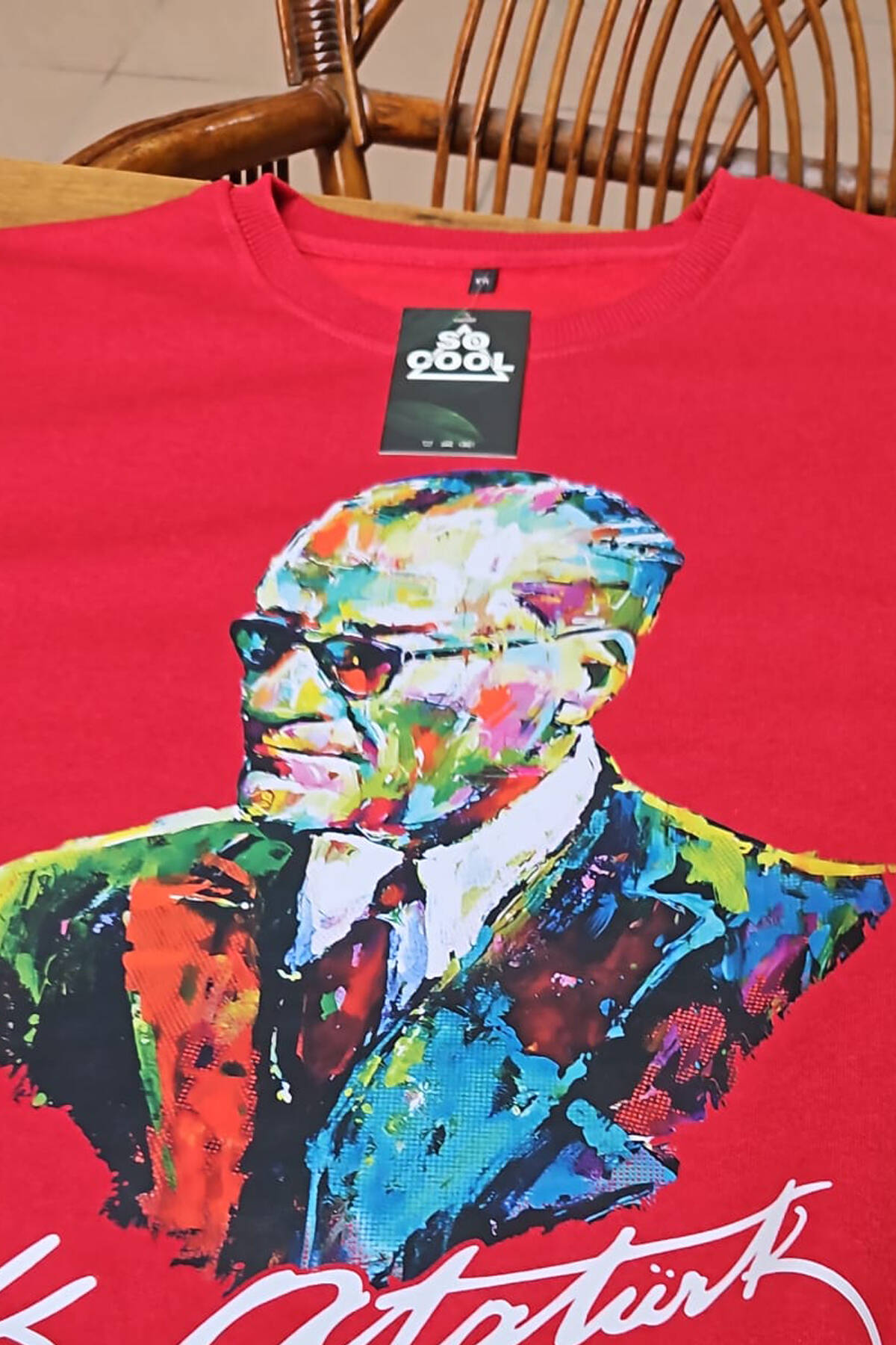 Karizma Gözlüklü Gazi Mustafa Kemal Atatürk Portresi Ata Baskılı Kırmızı Sweatshirt - 4