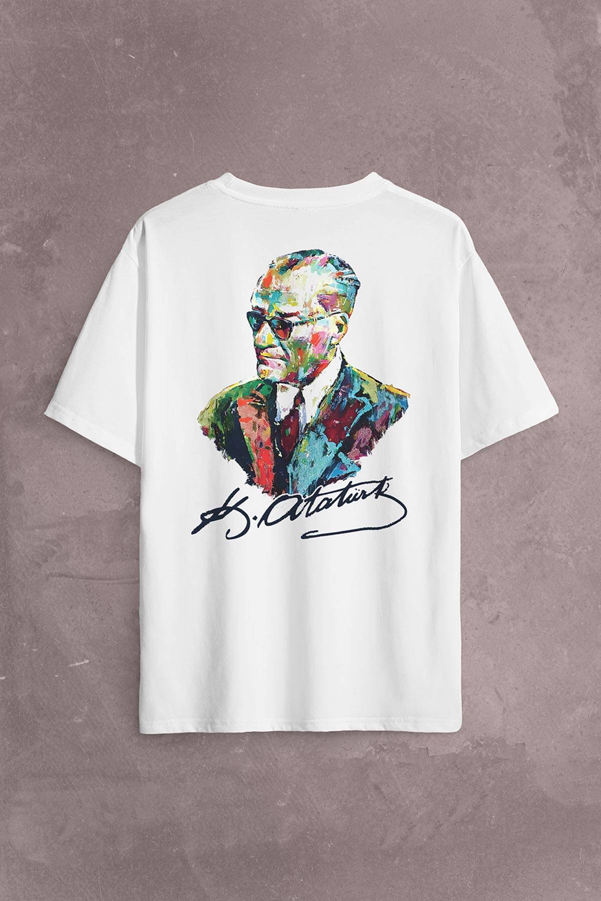 Karizma Gözlüklü Gazi Mustafa Kemal Atatürk Portresi Sırt Ön Baskılı Beyaz Oversize Tişört Unisex