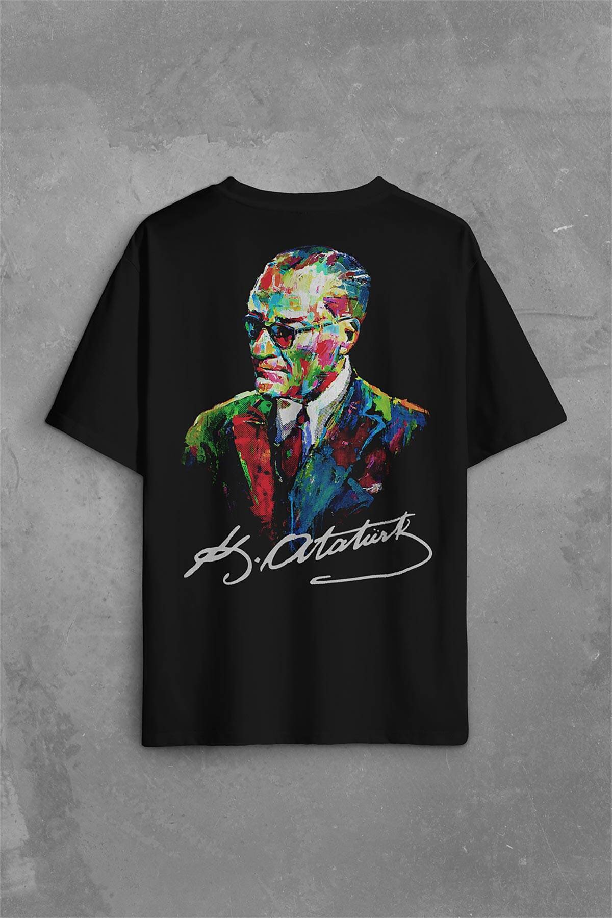 Karizma Gözlüklü Gazi Mustafa Kemal Atatürk Portresi Sırt Ön Baskılı Siyah Oversize Tişört Unisex
