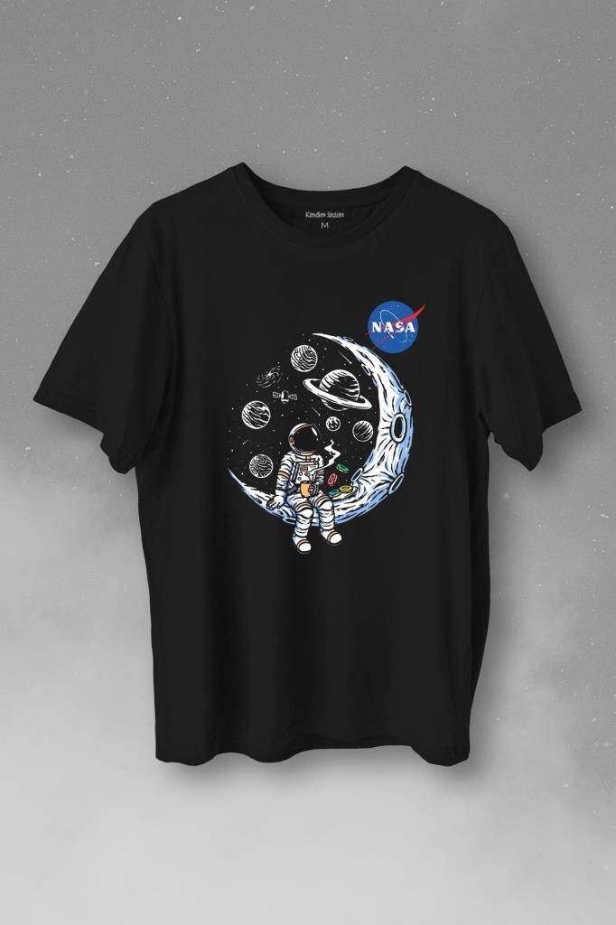 Nasa Logolu Ay Ayda Donut Yiyen Astronot Drinkin Coffee Baskılı Siyah Tişört Unisex