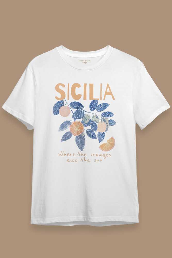 Oranges Kiss The Sun Sicilia Italy İtalya Sicilya Meyve Portakal Baskılı Unisex Beyaz T-shirt