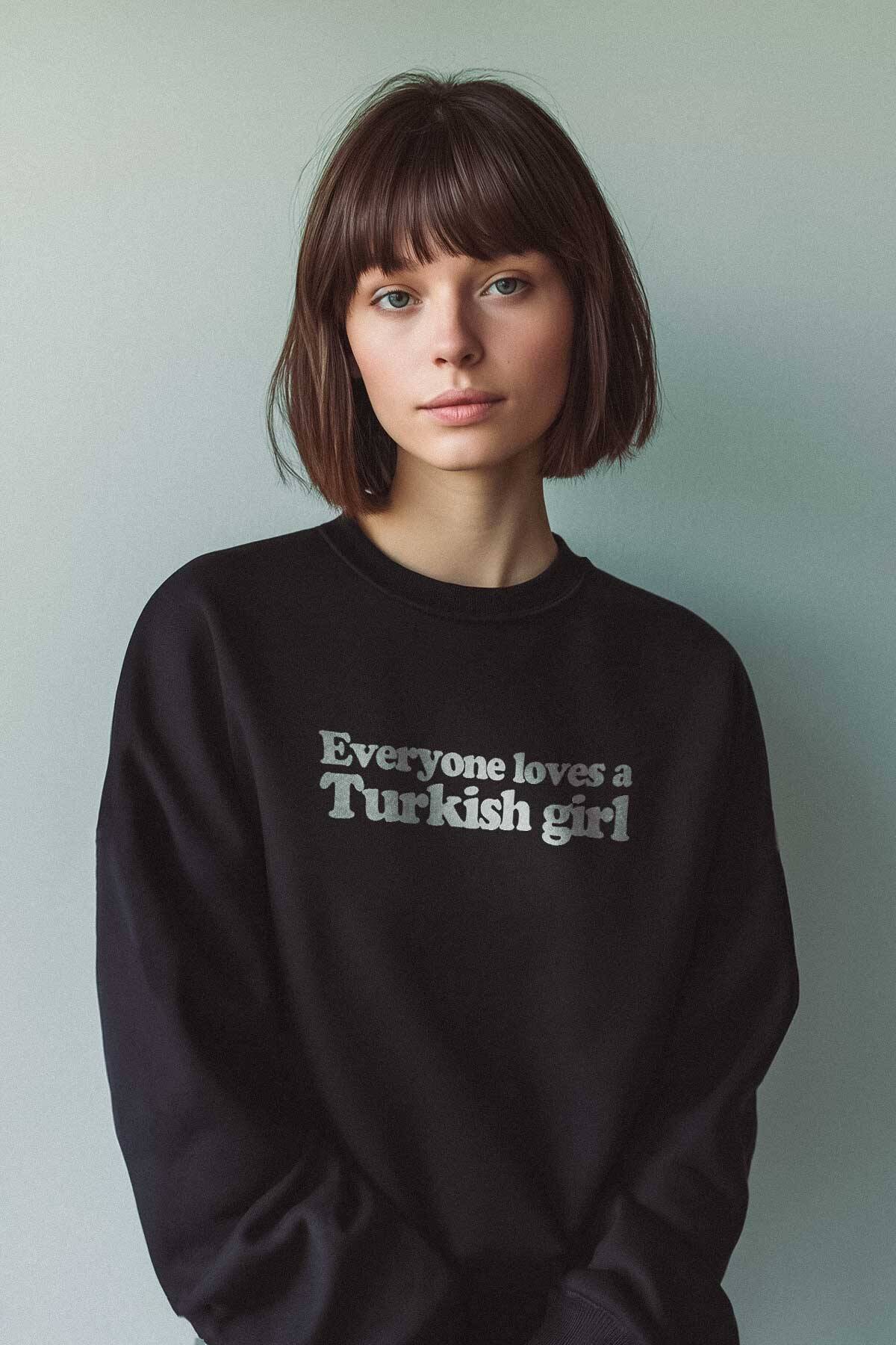 Everyone Loves A Turkish Girl Kadın Baskılı Siyah Sweatshirt
