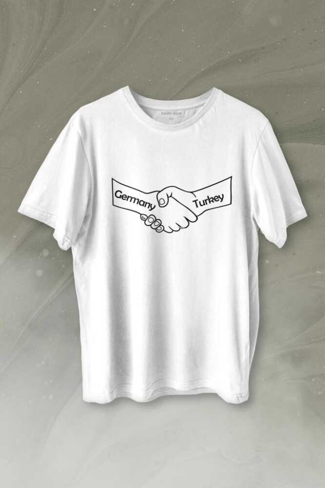 Ülke Dostluk Türkiye Almanya Friends El Tokalaşma Baskılı Beyaz Tişört Unisex