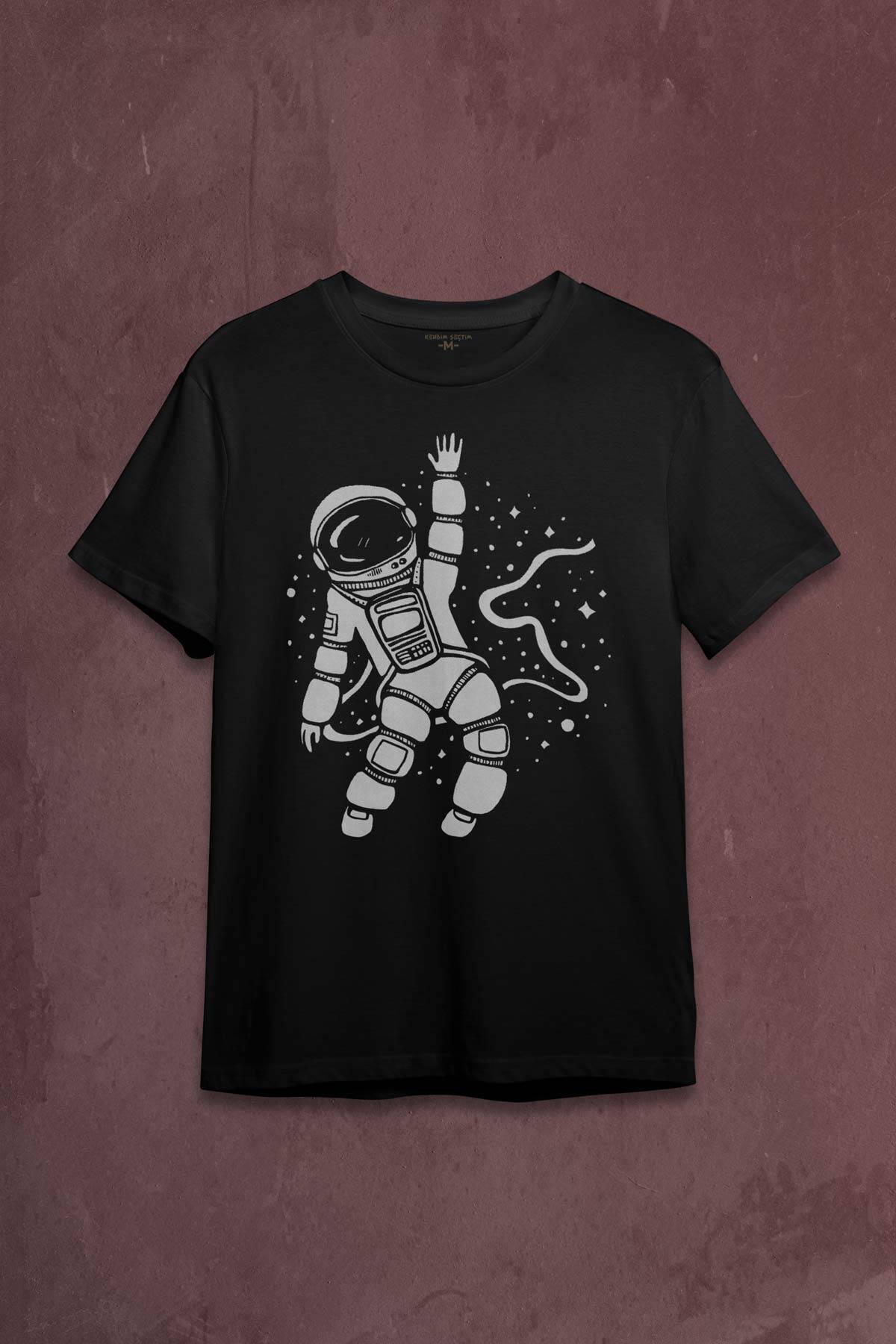 Uzayda El Sallayan Astronot Cosmos Baskılı Siyah Tişört Unisex