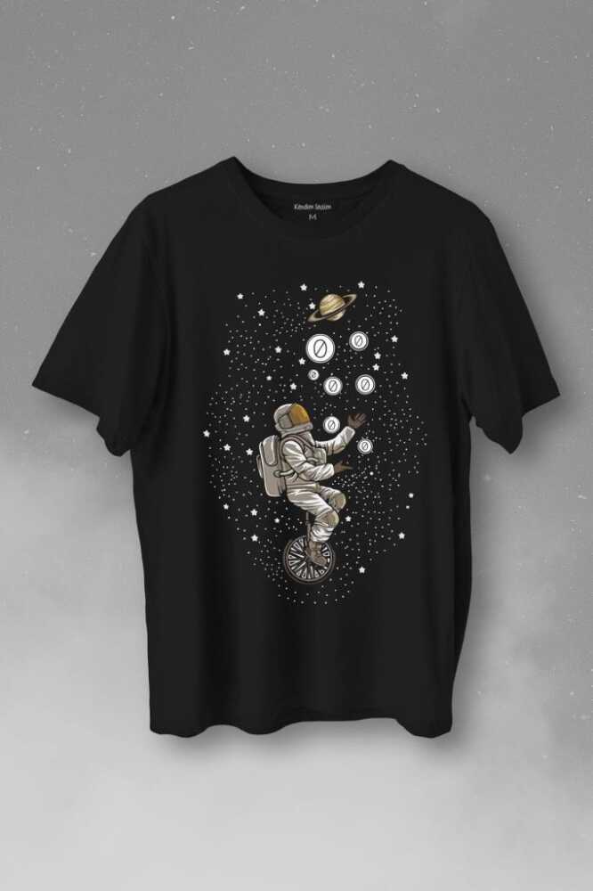 Uzayda Jonglör Astronot Top Çeviren Hokkabaz Cosmos Baskılı Siyah Tişört Unisex
