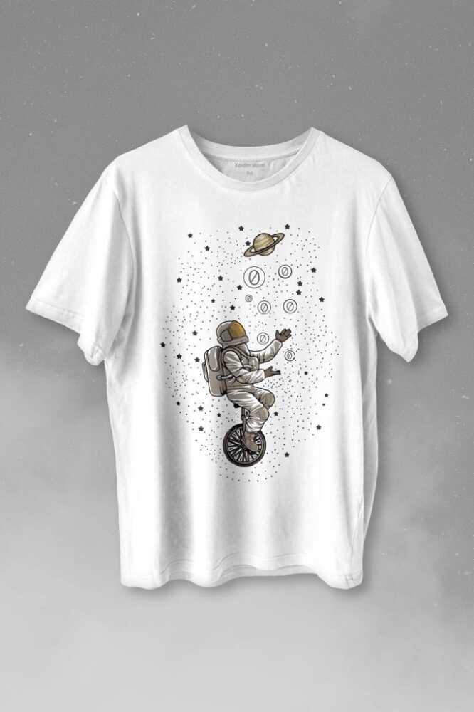 Uzayda Jonglör Astronot Top Çeviren Hokkabaz Cosmos Baskılı Beyaz Tişört Unisex