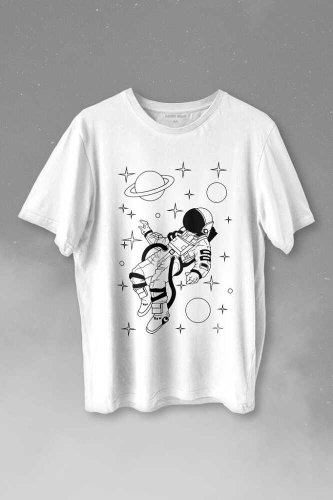 Uzayda Salınan Astronot Silueti Satürn Gezegeni Baskılı Beyaz Tişört Unisex