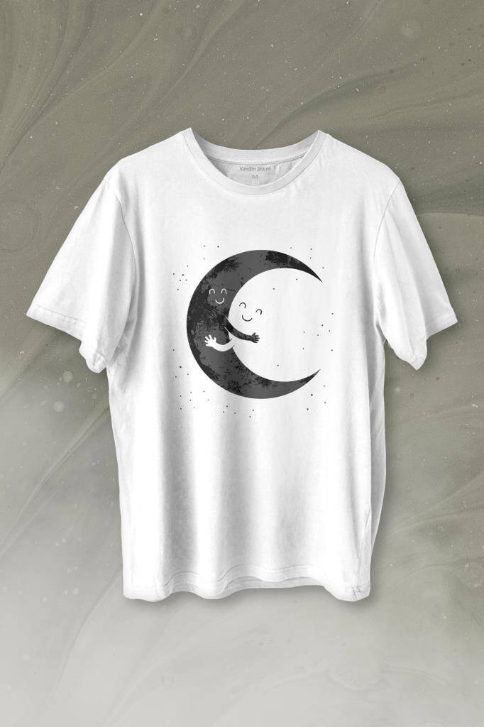 Uzayda Sarılan Ay Aşık Smile Cosmos Gülümsemesi Baskılı Beyaz Tişört Unisex