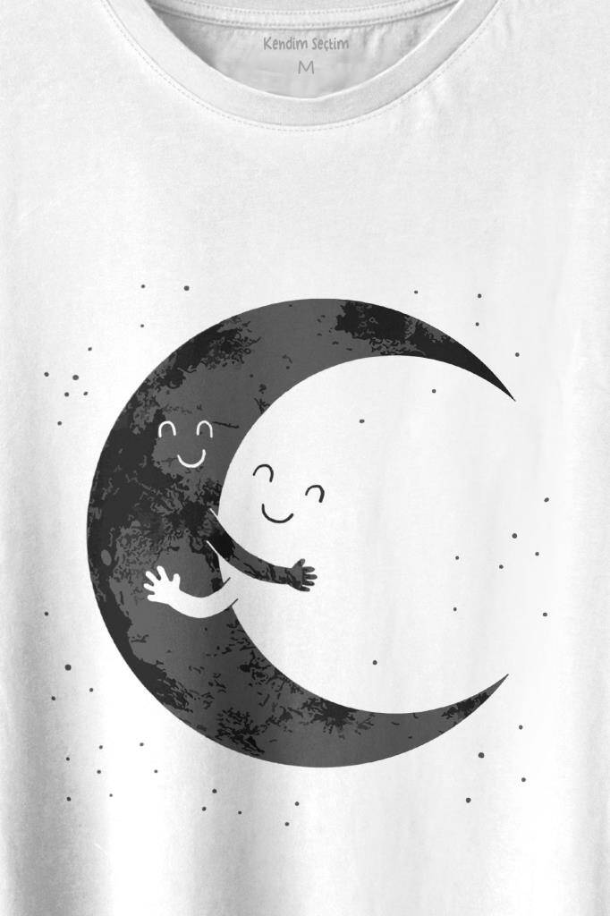 Uzayda Sarılan Ay Aşık Smile Cosmos Gülümsemesi Baskılı Beyaz Tişört Unisex (1)