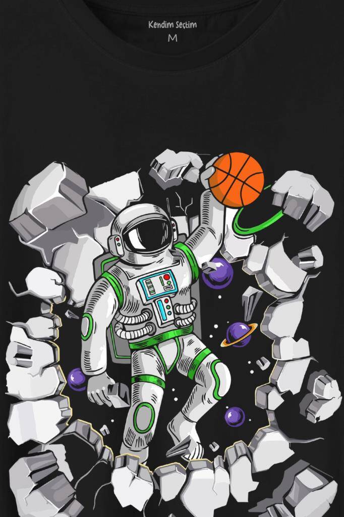 Uzayda Satürn Gezegeni Yanında Duvarı Kıran Basketbol Oynayan Astronot Baskılı Siyah Tişört Unisex (1)