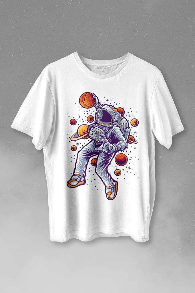 Uzayda Satürn Gezegeni Yanında Basketbol Oynayan Astronot Baskılı Beyaz Tişört Unisex
