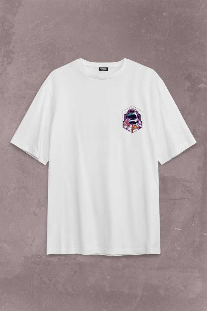 Uzayda Satürn Gezegeni Yanında Basketbol Oynayan Astronot Sırt Ön Baskılı Beyaz Oversize Tişört Unisex (1)