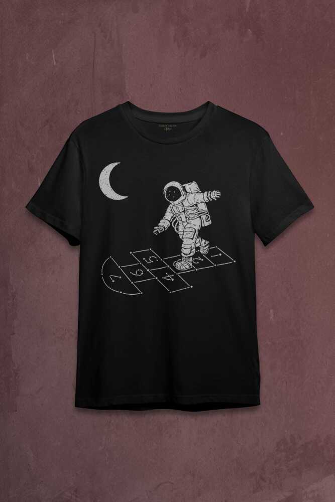 Uzayda Seksek Oyun Astronot Cosmos Baskılı Tişört Unisex